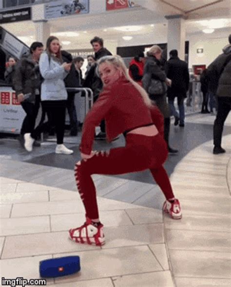 View 11 554 NSFW gifs and enjoy Twerking with the endless random gallery on Scrolller.com. Go on to discover millions of awesome videos and pictures in thousands of other categories.